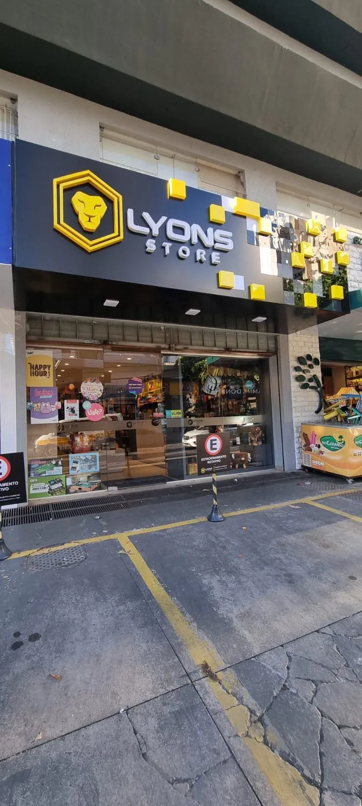 Fachada da Lyons Store na Rua 61, Jardim Goiás, Goiânia